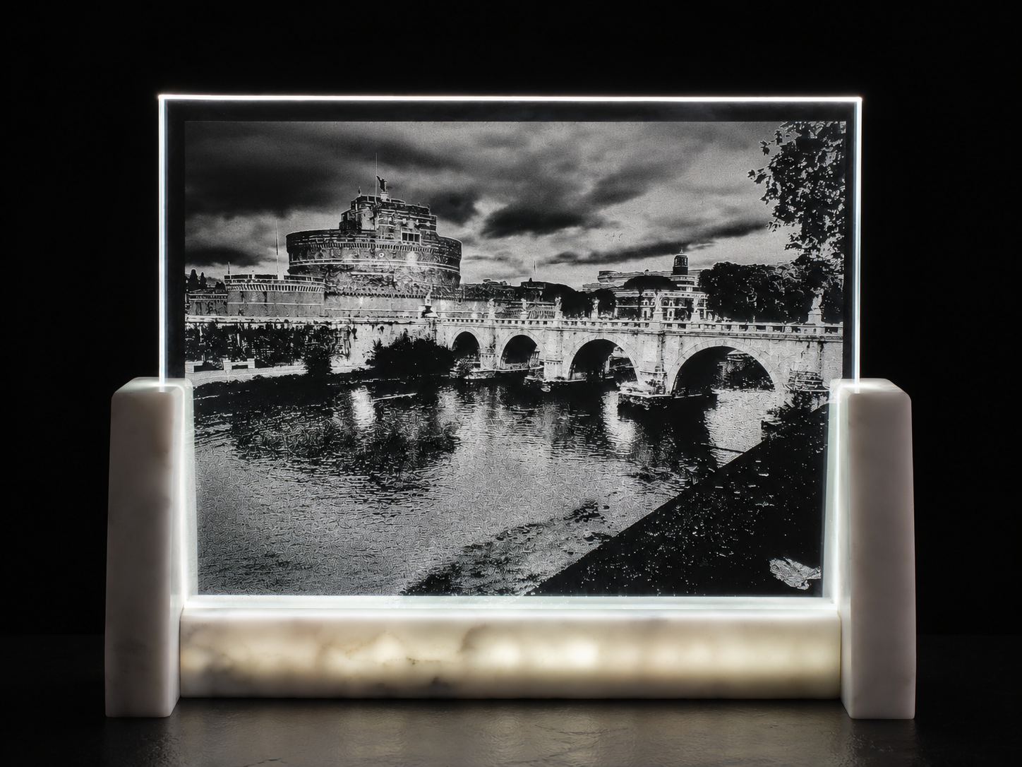 Targa incisa su vetro con Castel Sant'Angelo